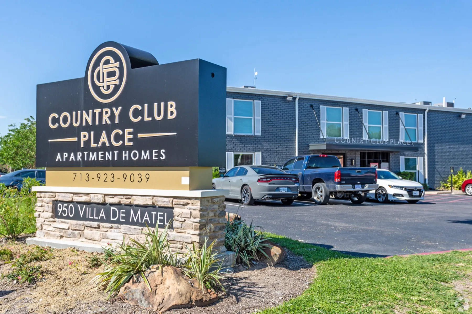 Country Club Place Apartments